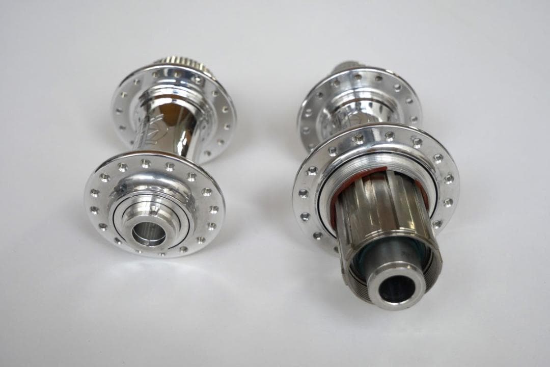 未使用品 ホワイトインダストリーズ CLD ハブ ポリッシュシルバー 32H