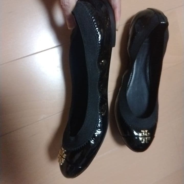 1回着用　トリーバーチ　サイズ6　黒色　エナメル　バレエシューズ　フラット