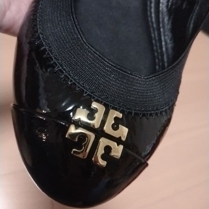 1回着用　トリーバーチ　サイズ6　黒色　エナメル　バレエシューズ　フラット