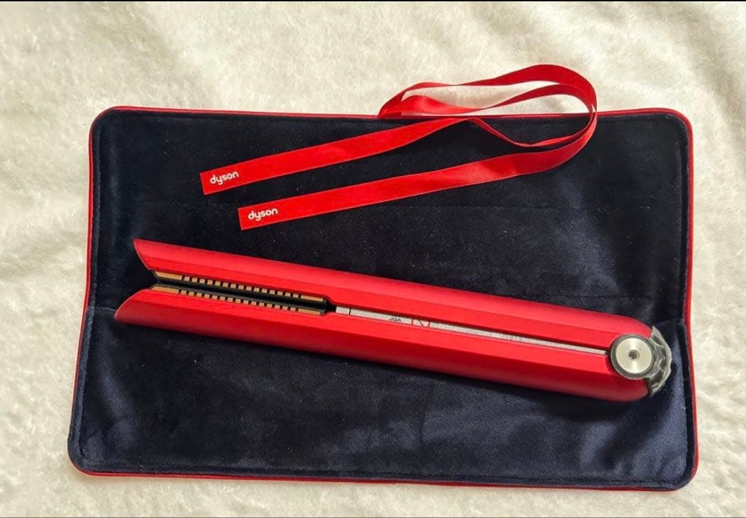 ケーブルレスで使えるDyson Corraleのレッドモデル、専用ケース付き
