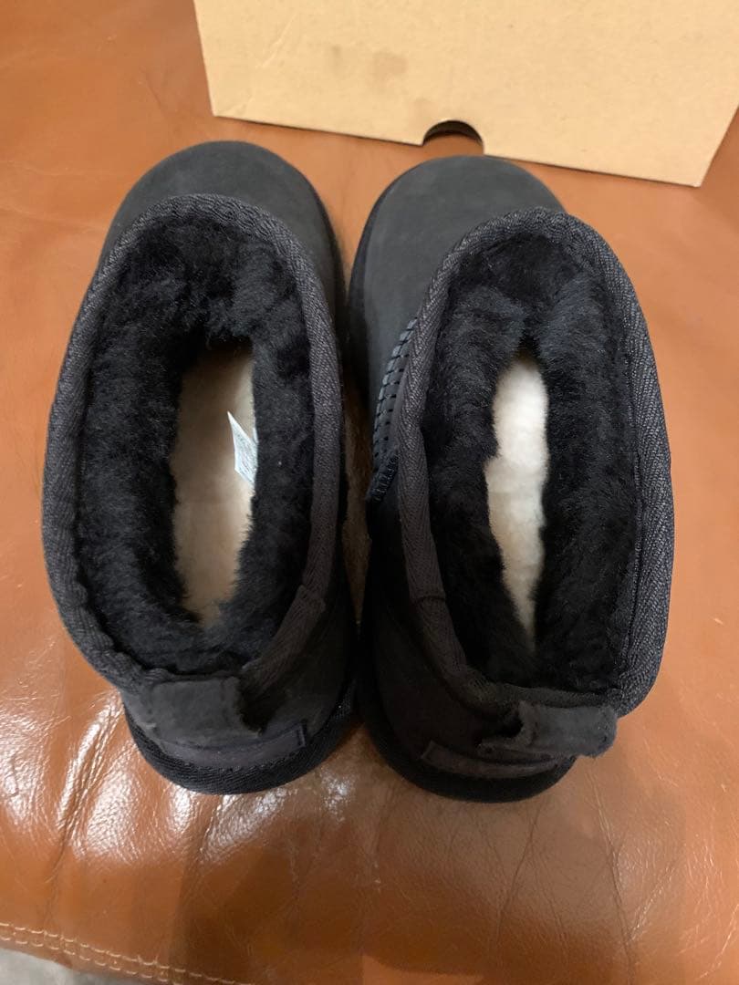 岡さん　UGG アグ　ブラック　黒 ブーツクラシック ウルトラ ミニ