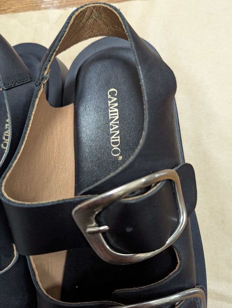 Caminando ブラック ダブルバックルサンダル