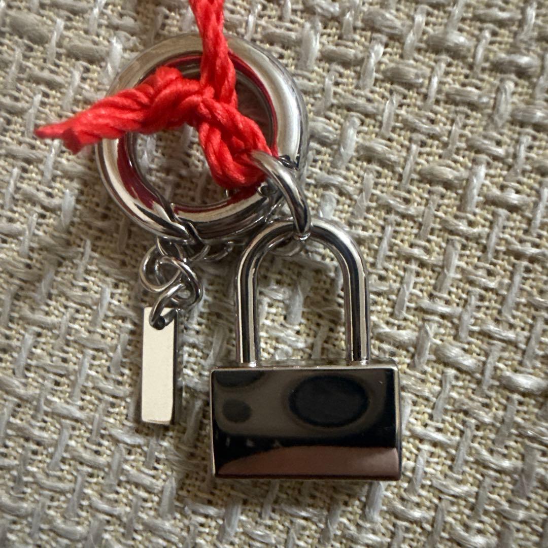 DIESEL ロック型キーホルダー　ストラップ