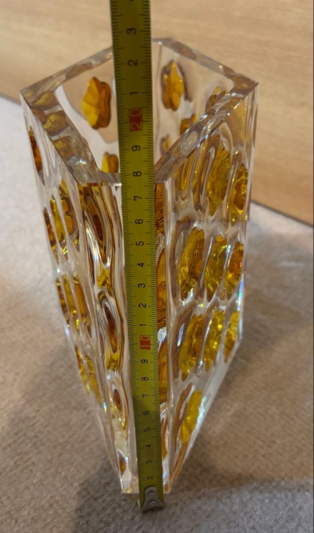 ガラス製花瓶 黄色の花模様　立体ガラス　アクセント花器