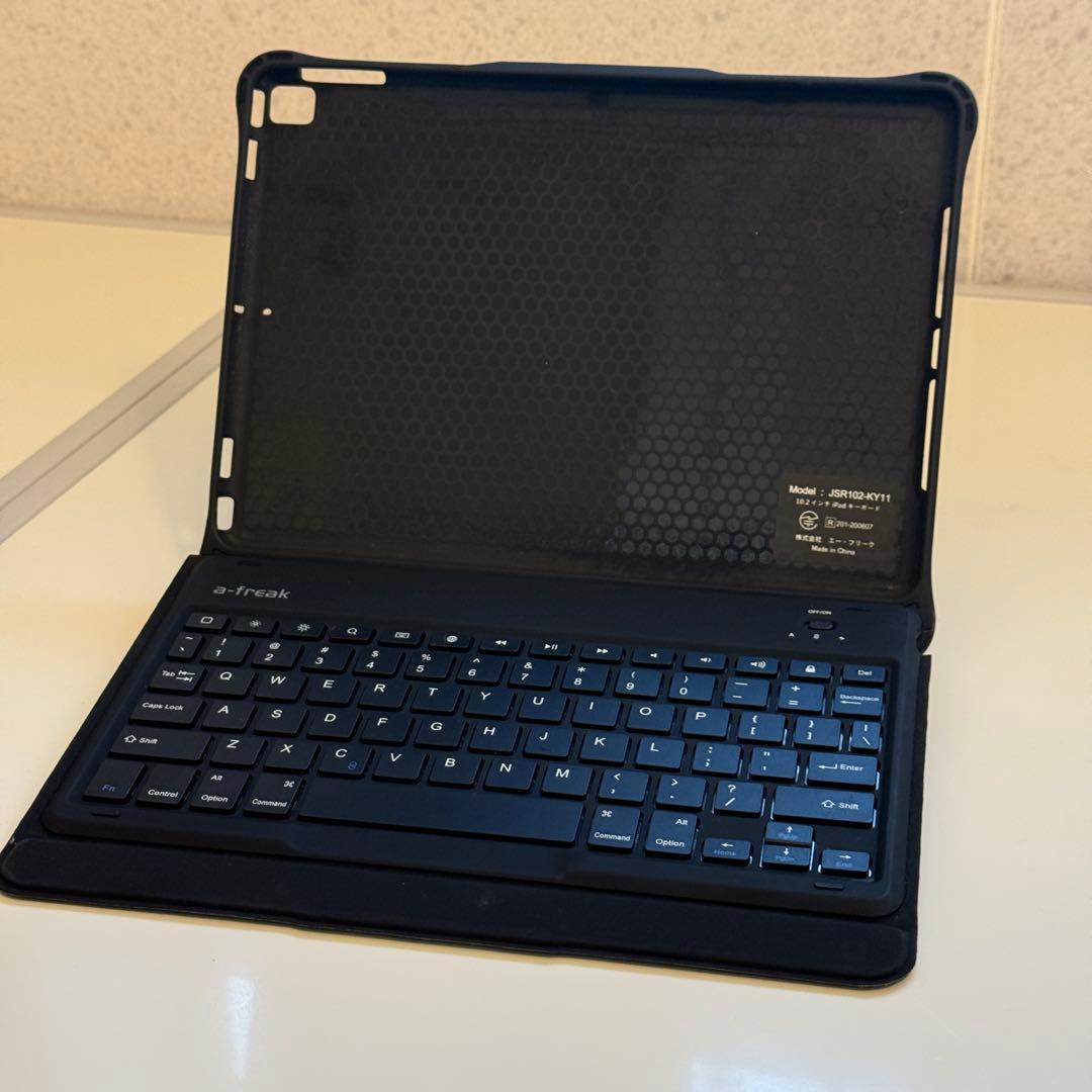 iPad第9世代本体 AppleCare+とBluetoothキーボード付