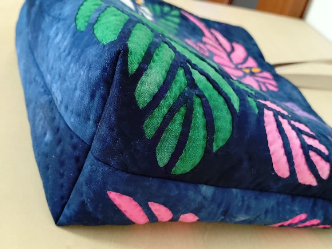 ハワイアンキルトバック・カラーの花・ハンドメイド