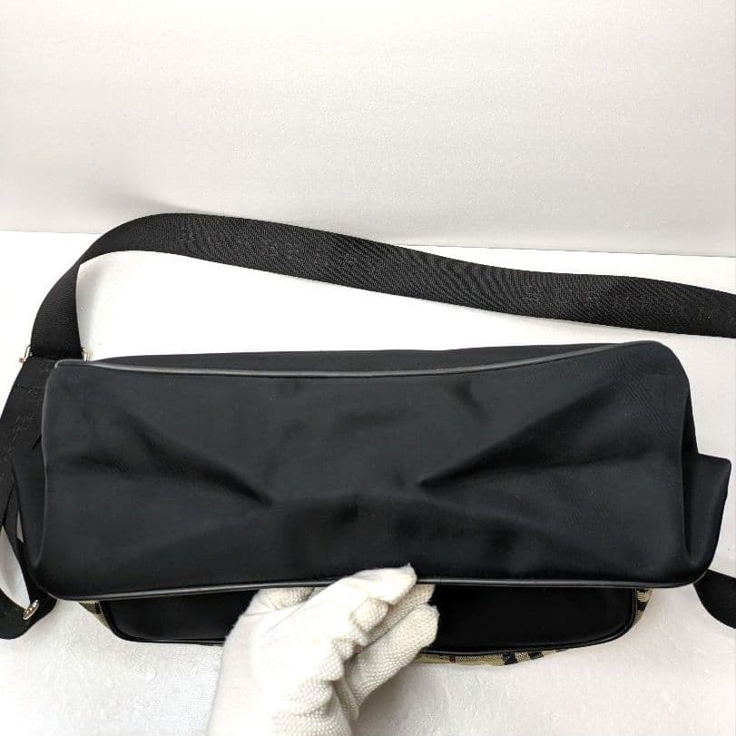 BURBERRY　ショルダーバッグ　ナイロン　ノバチェック　ブラック　良品