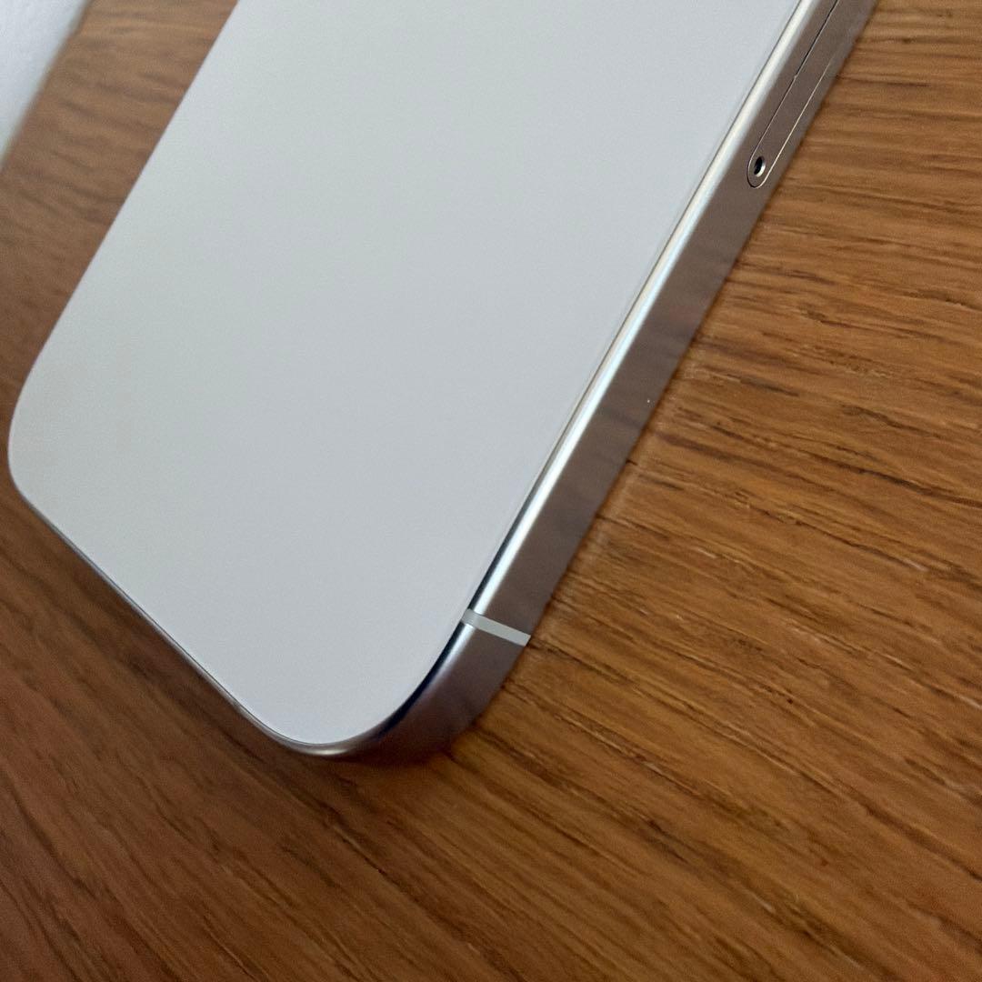 おまけ付き iPhone16Pro 1TB 国内simフリー ホワイトチタニウム