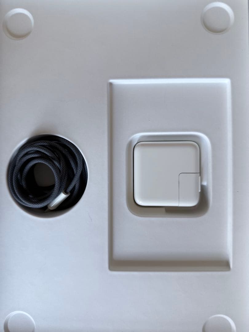 M2 MacBook Air 13.6インチ　8GB 256SSD