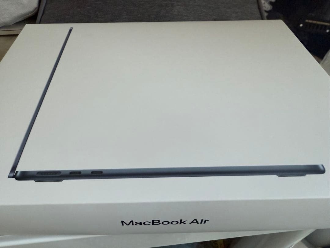 M2 MacBook Air 13.6インチ　8GB 256SSD