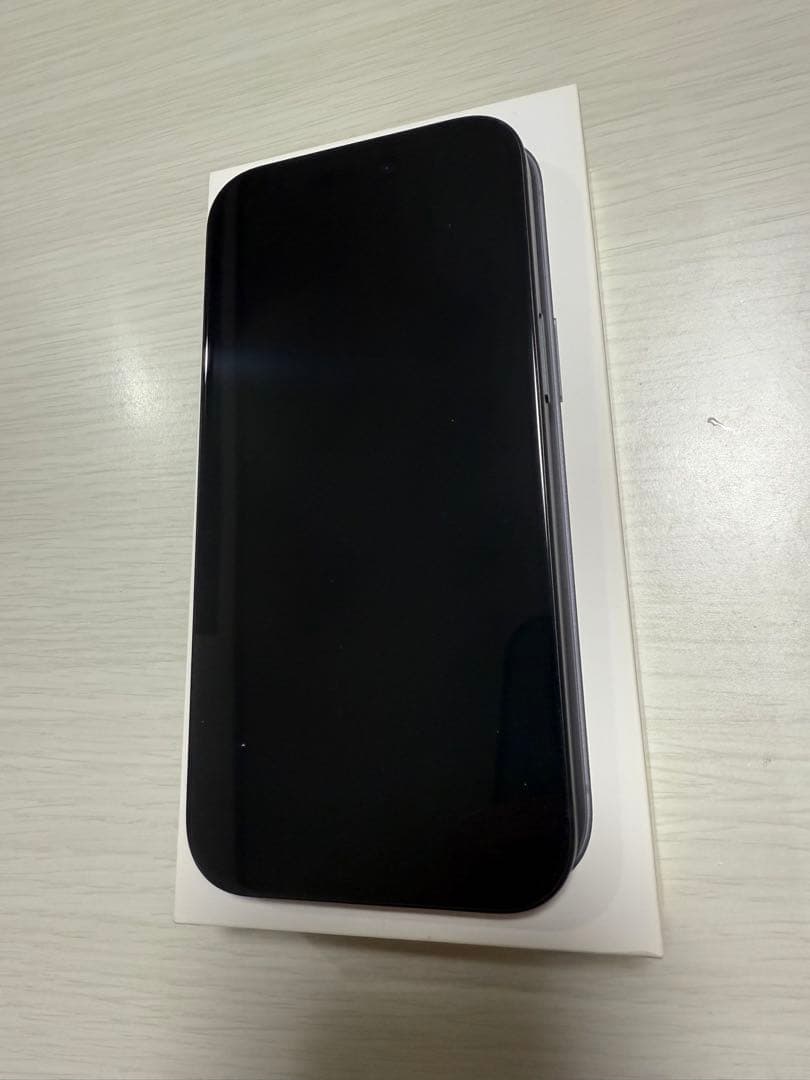 iPhone15 256gb 背面割れ有り　バッテリー89%