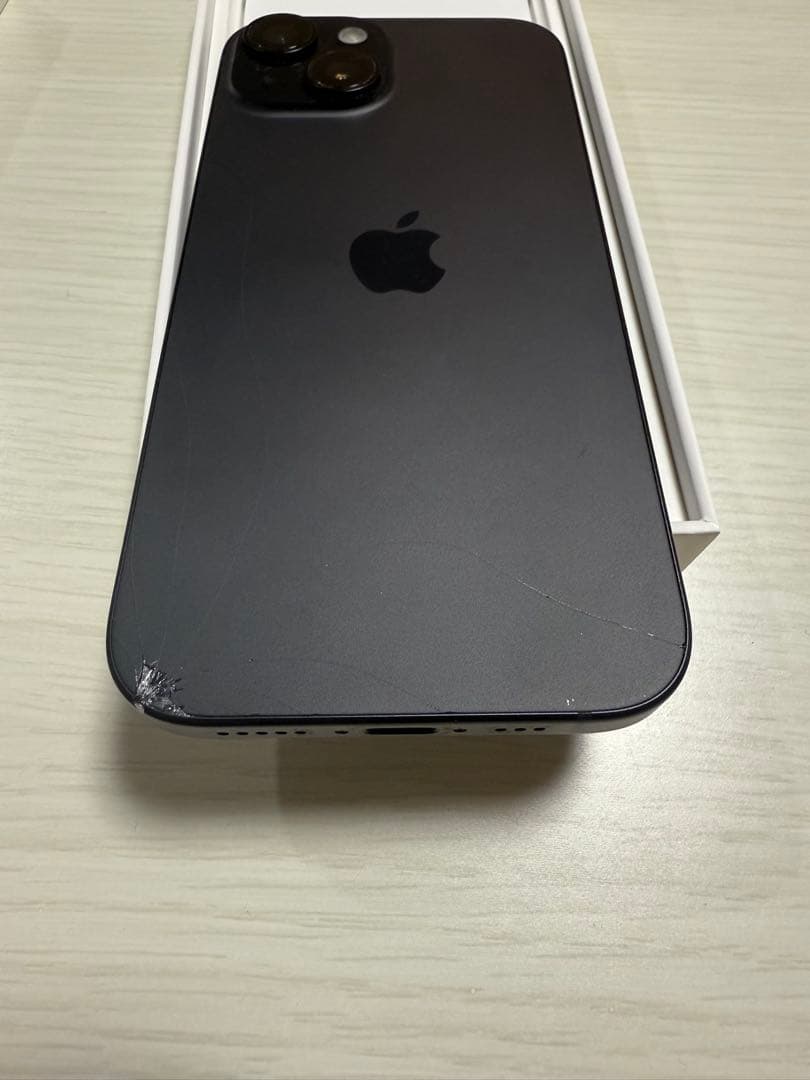 iPhone15 256gb 背面割れ有り　バッテリー89%