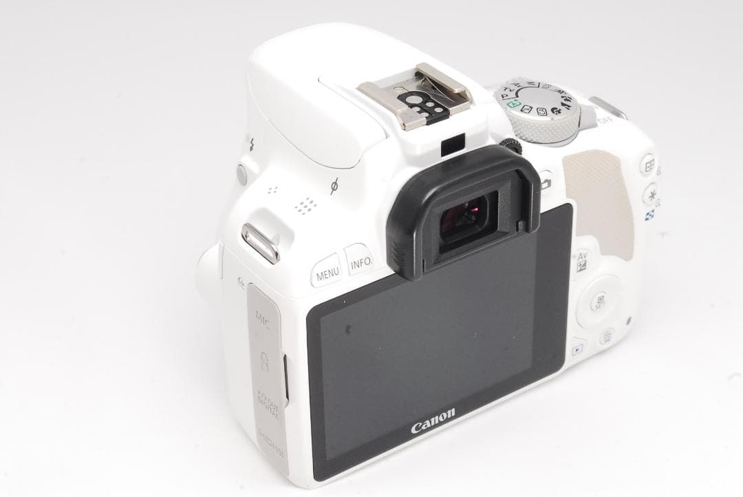 ✨️ Canon EOS Kiss X7 ホワイト ✨️新品級 単焦点レンズ付き