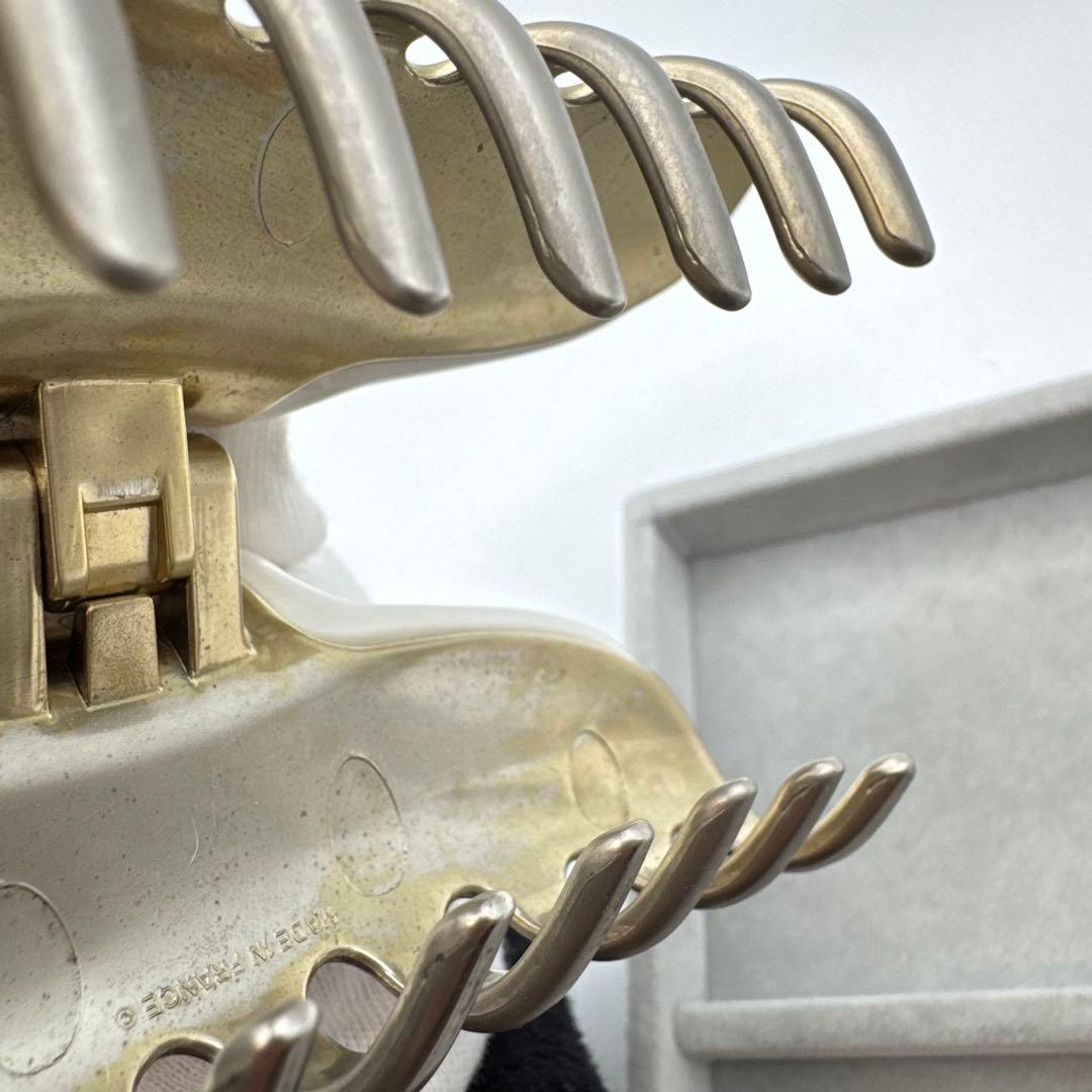 【人気】alexandre de paris ヘアクリップ　ホワイト　ゴールド