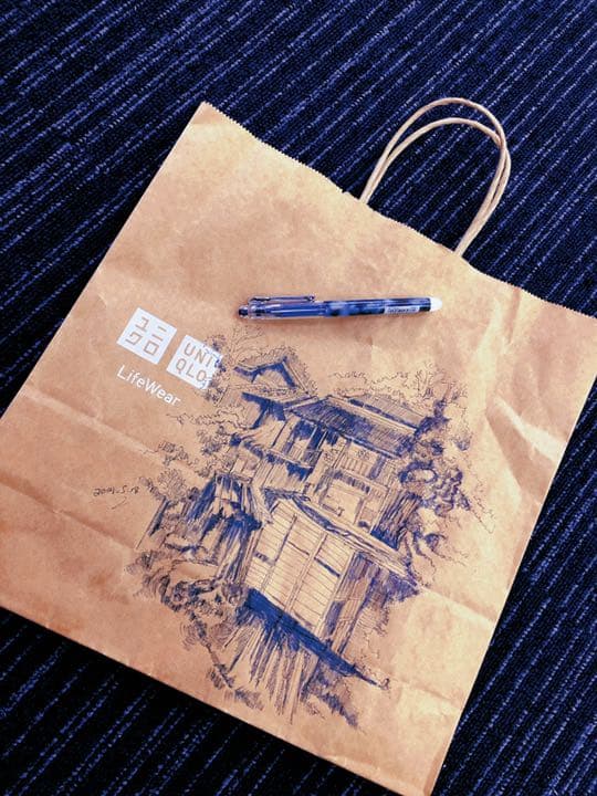 普通の紙袋ではない