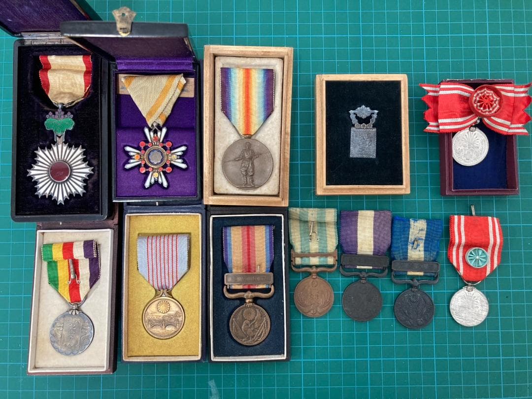 うぶ物 希少 大日本帝国海軍 大礼服 大礼帽 肩章 勲章各種