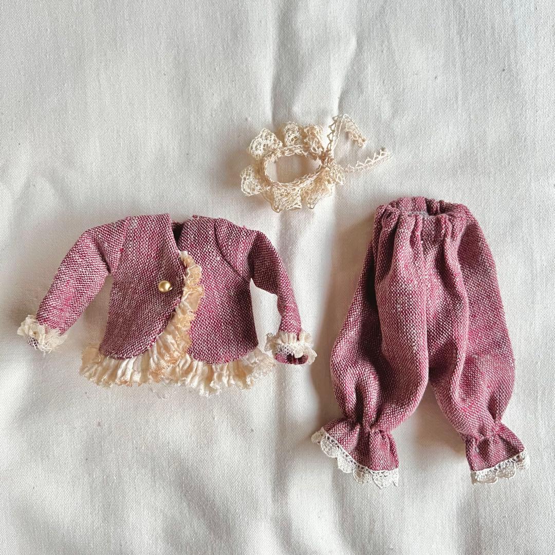 人気作家様　ドール服　パンツスーツ　ブライス　ヴィンテージリネン