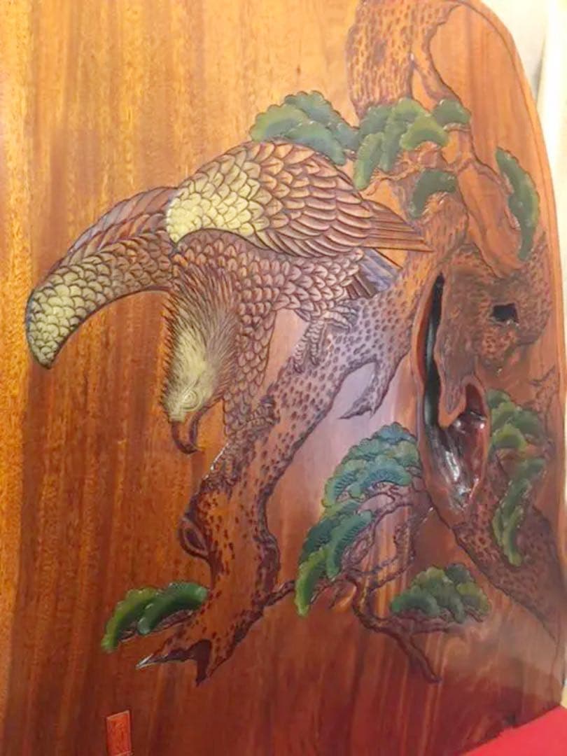 197.欅　総無垢　松と鷹　手彫り