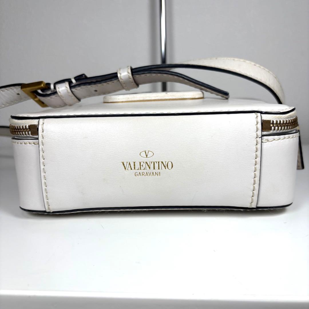 VALENTINO シグネチャー Vロゴ レザーショルダーバッグ カメラバッグ