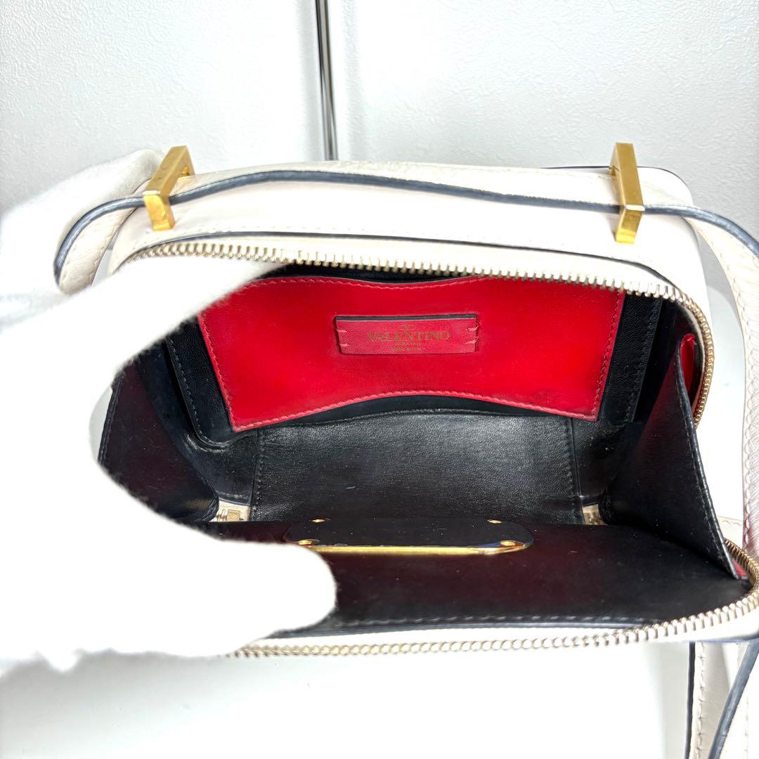 VALENTINO シグネチャー Vロゴ レザーショルダーバッグ カメラバッグ