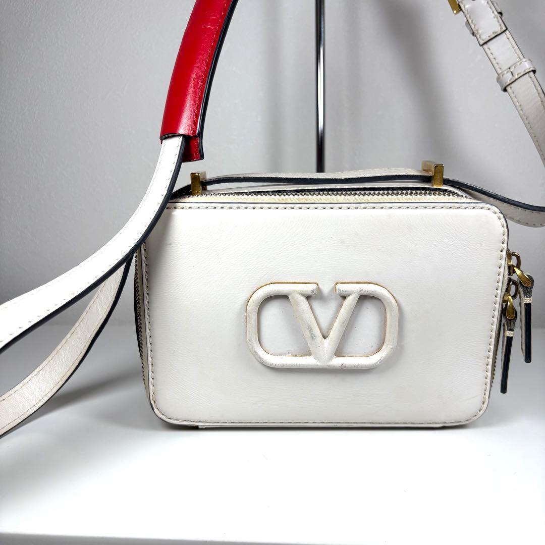 VALENTINO シグネチャー Vロゴ レザーショルダーバッグ カメラバッグ