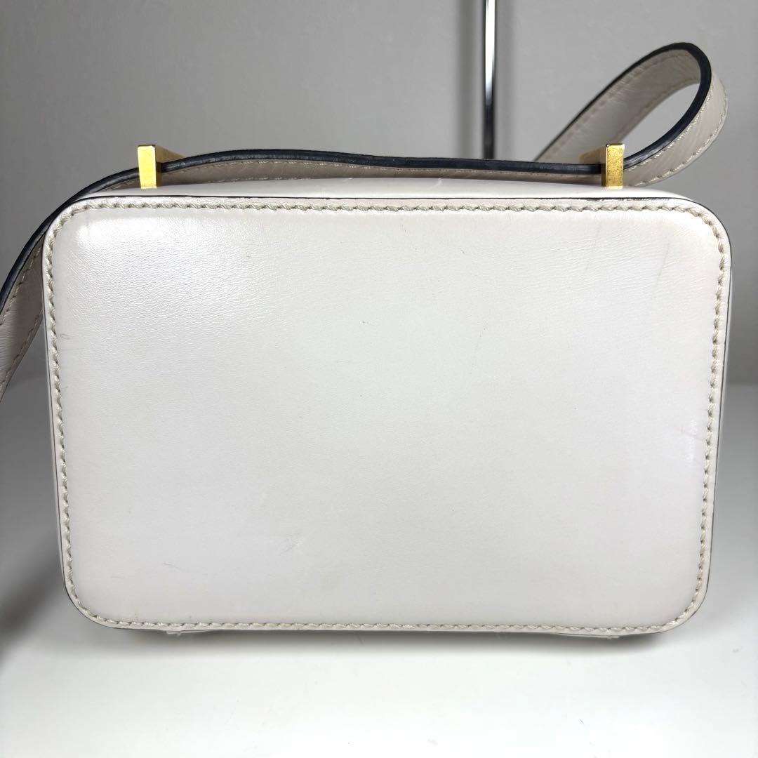 VALENTINO シグネチャー Vロゴ レザーショルダーバッグ カメラバッグ