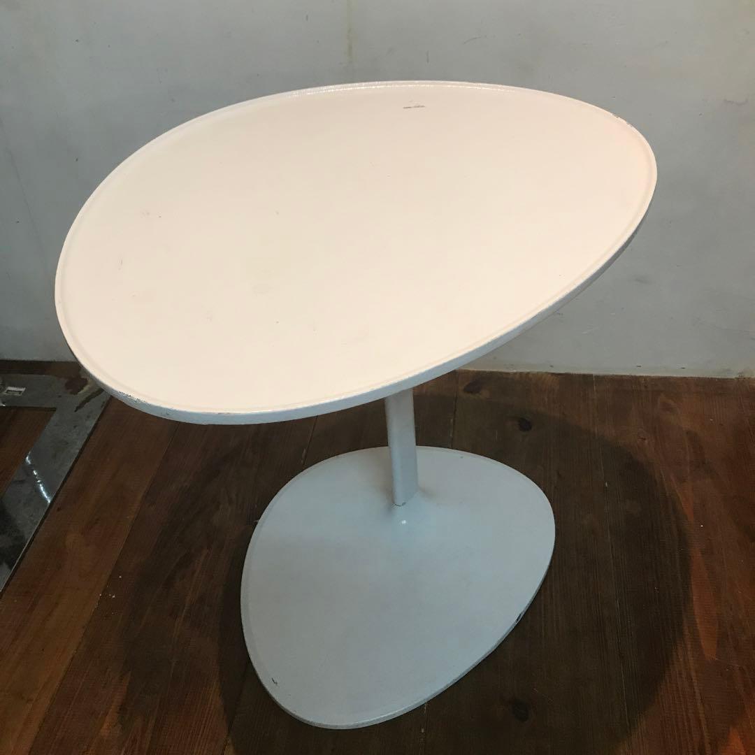 美品　鉄製　ホワイト　サイドテーブル　annachen デザイン　ナイトテーブル