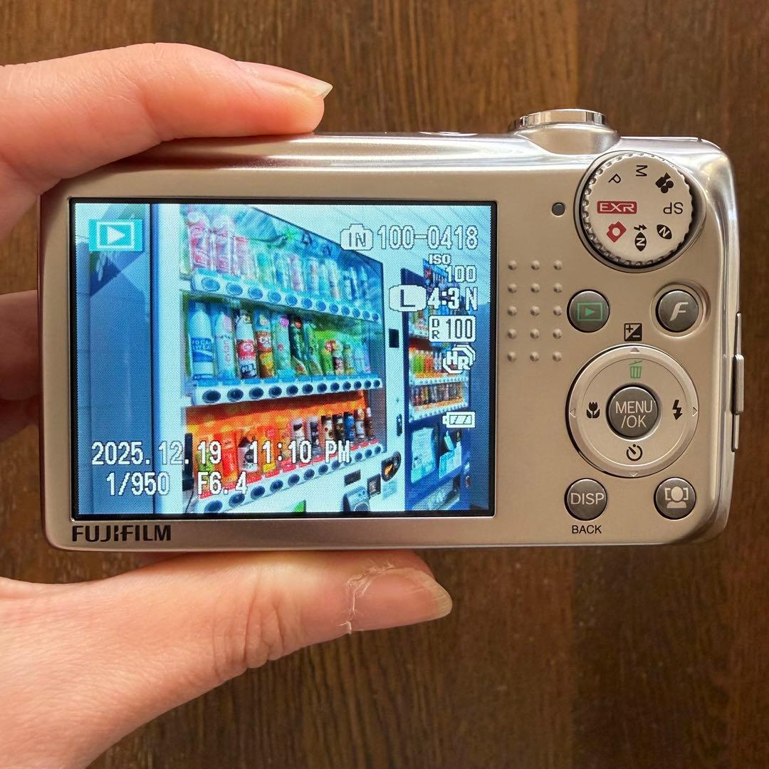 【美品】Fujifilm F70 EXR デジタルカメラ SDカード付き！