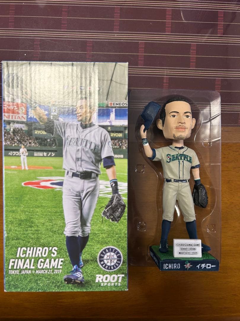 イチロー、現役最後のボブルヘッド人形!大谷翔平選手とのトレーディングカード付!