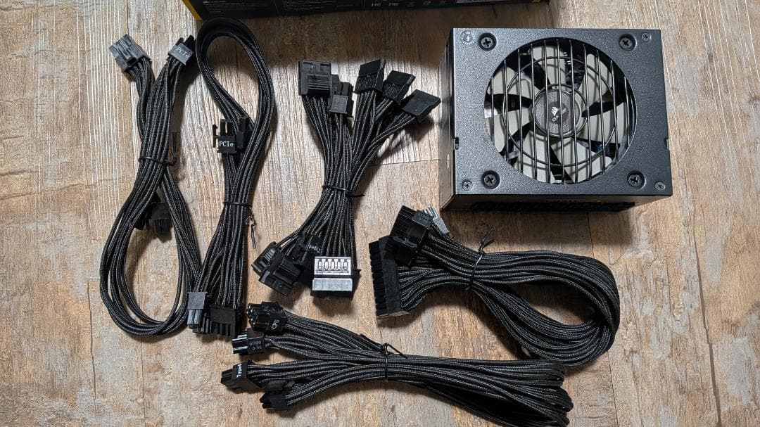 Corsair SF750 Platinum SFX + 12VHPWRケーブル