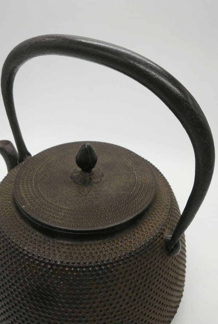 南部三厳堂　アラレ　南部鉄瓶　南部鉄器　鉄瓶