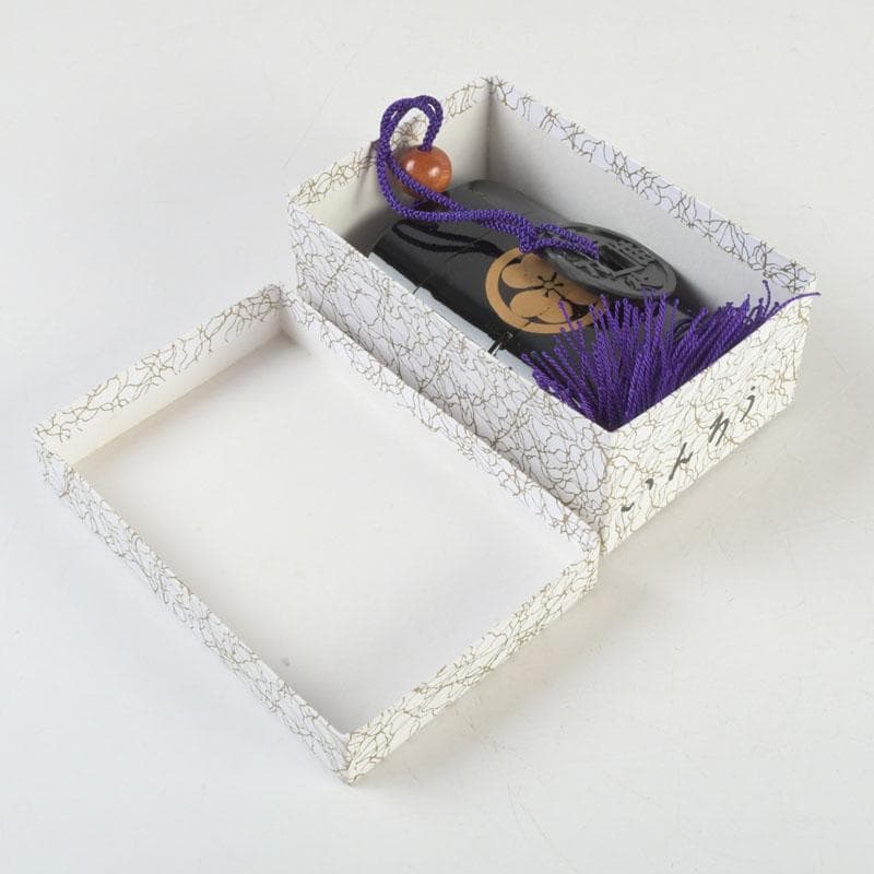 時代提げ物　黒漆　丸に片喰蒔絵　印籠　薬入　根付　緒締め玉　C　9446