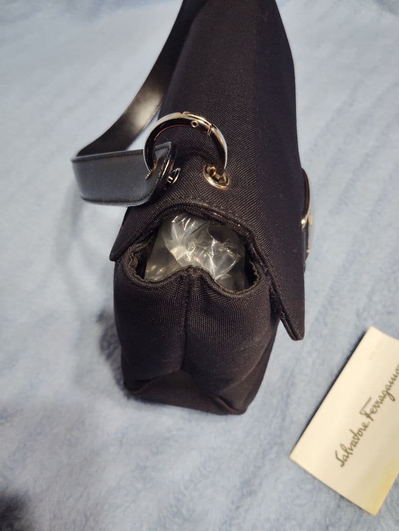 Salvatore Ferragamo ショルダーバッグ ブラック【美品】