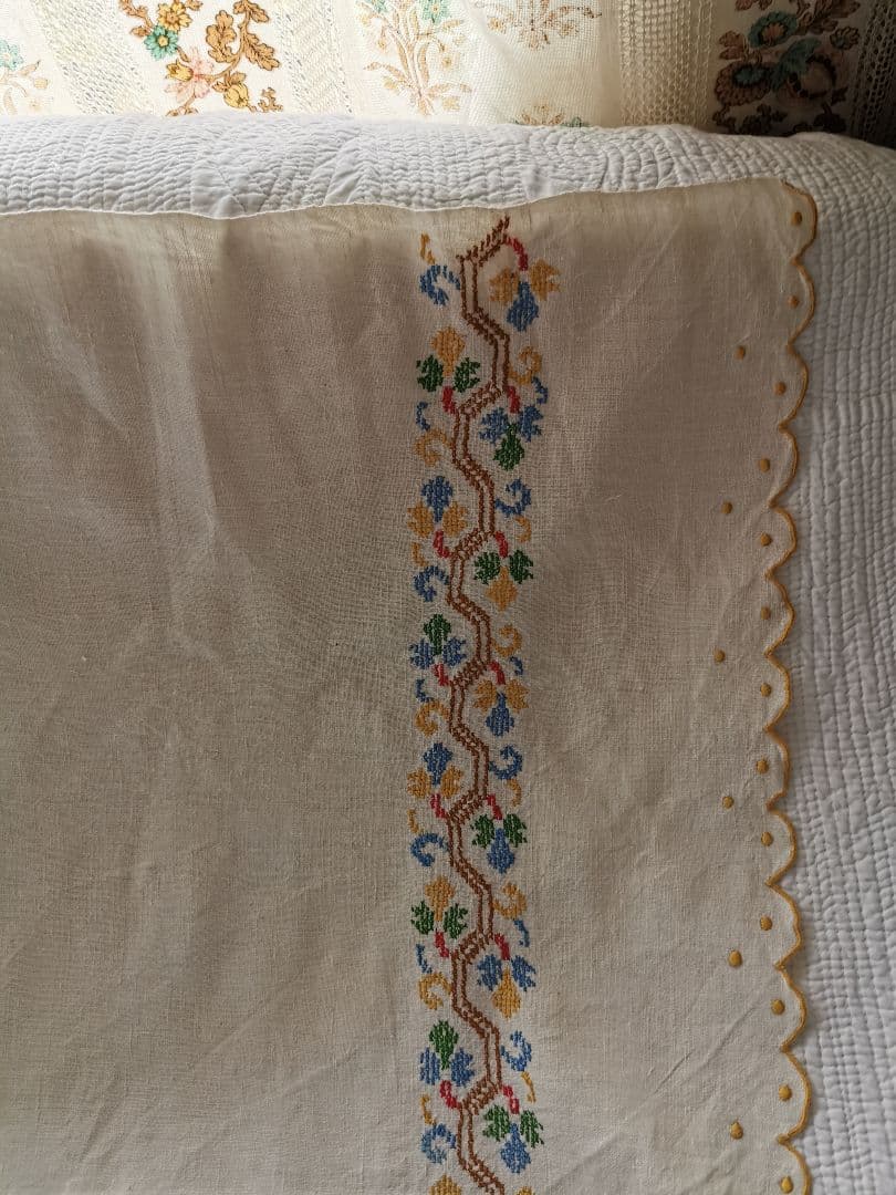 アンティーク イタリア ホームスパンリネン クロスステッチ刺繍 スカラップクロス