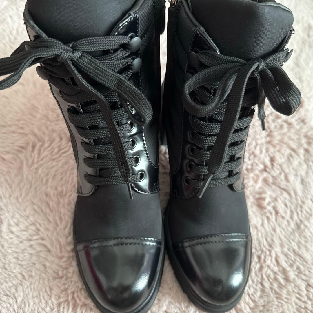PRADA ブラッシュドレザーメナイロンレースアップブーティー
