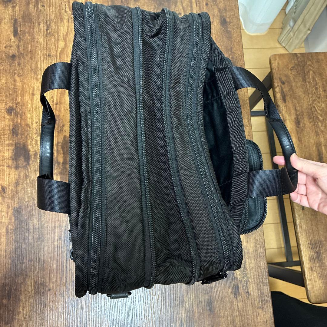 ビジネスバッグ ブラック 収納力高