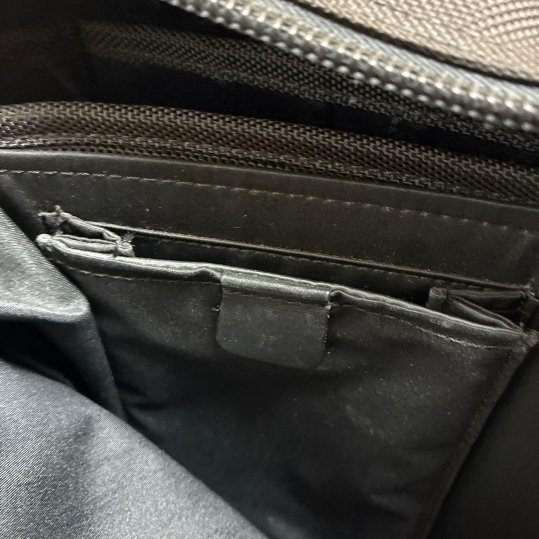 ビジネスバッグ ブラック 収納力高