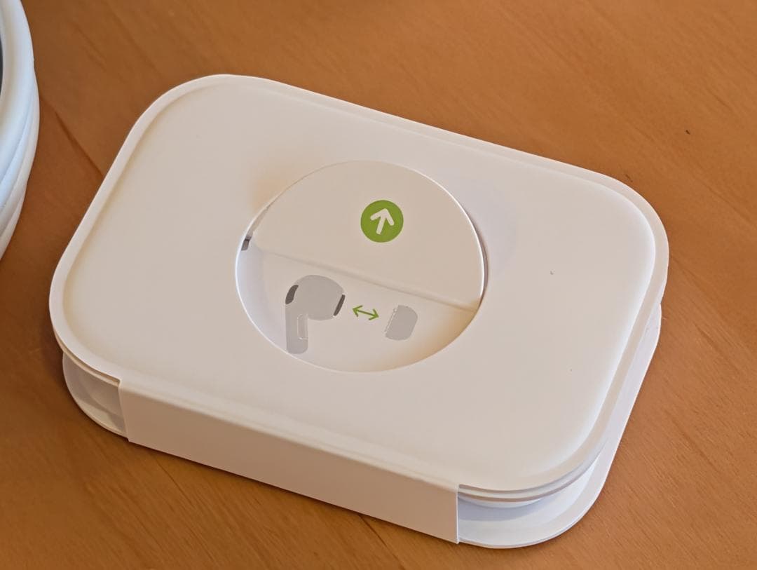 【美品】AirPods Pro 第2世代 MQD83J/A ライトニング端子