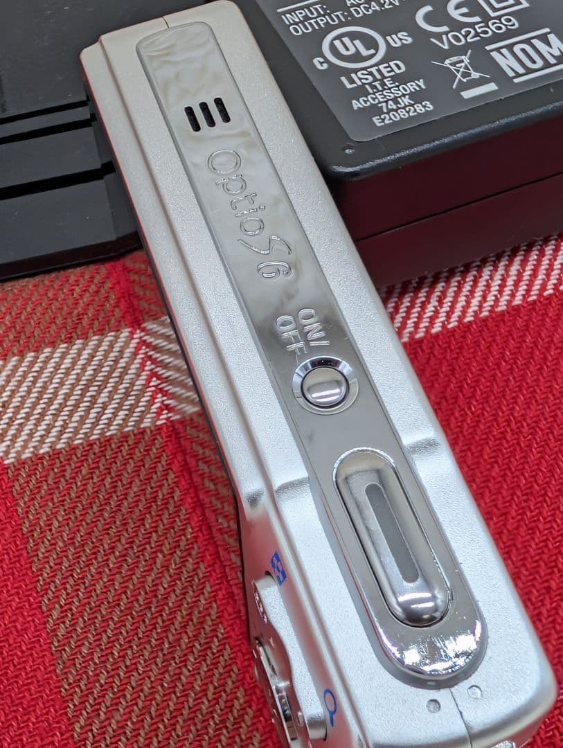 週末特価●美品PENTAX Optio S6 デジタルカメラ本体、充電器 可動品