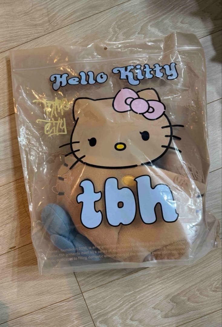 ハローキティ日焼 Hello Kitty tbh 海外限定 ネックピロー