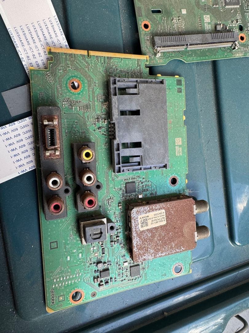 ソニー KDL-40W600B液晶テレビの基盤と配線類(ジャンク)