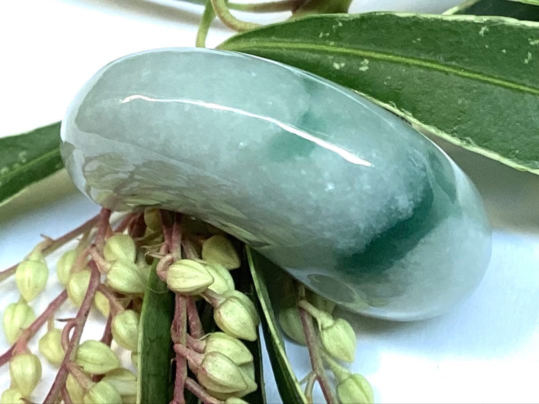 ✳特選 アイスジェダイト 糸魚川翡翠勾玉premiumシリーズ 運気呼び込む‼️