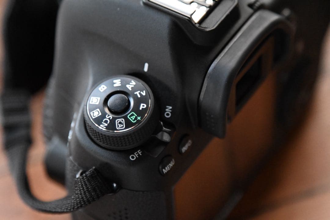 Canon EOS 6D デジタル一眼レフ 本体（ボディのみ）フルサイズセンサー