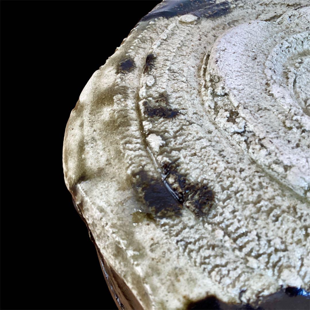 【山田和　美品　上位作】　黒織部　茶碗　共箱　共布　陶暦　造形美を堪能できる一品