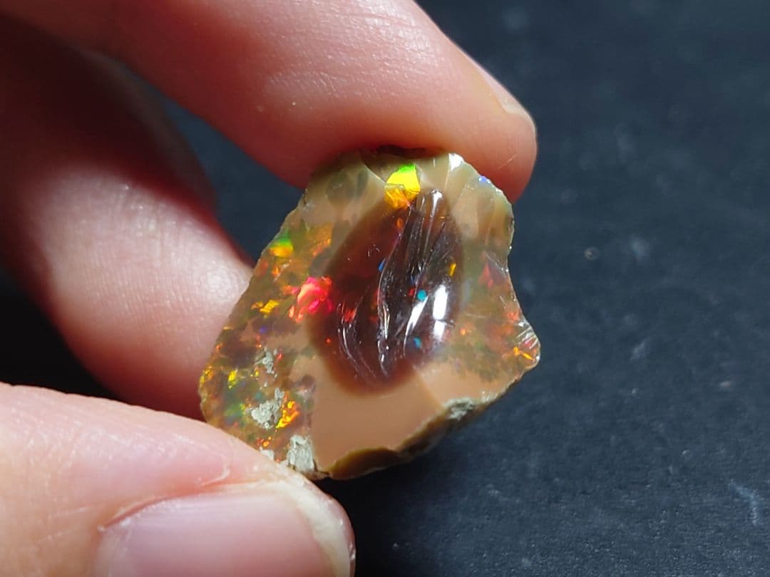 希少　エッグ　エチオピアウェロ産　オパール　原石　鉱物標本　ジュエリーグレード