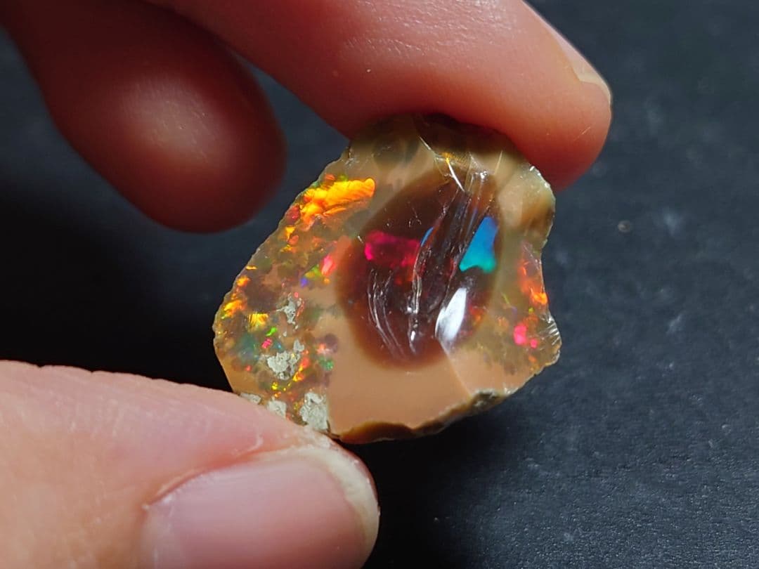 希少　エッグ　エチオピアウェロ産　オパール　原石　鉱物標本　ジュエリーグレード
