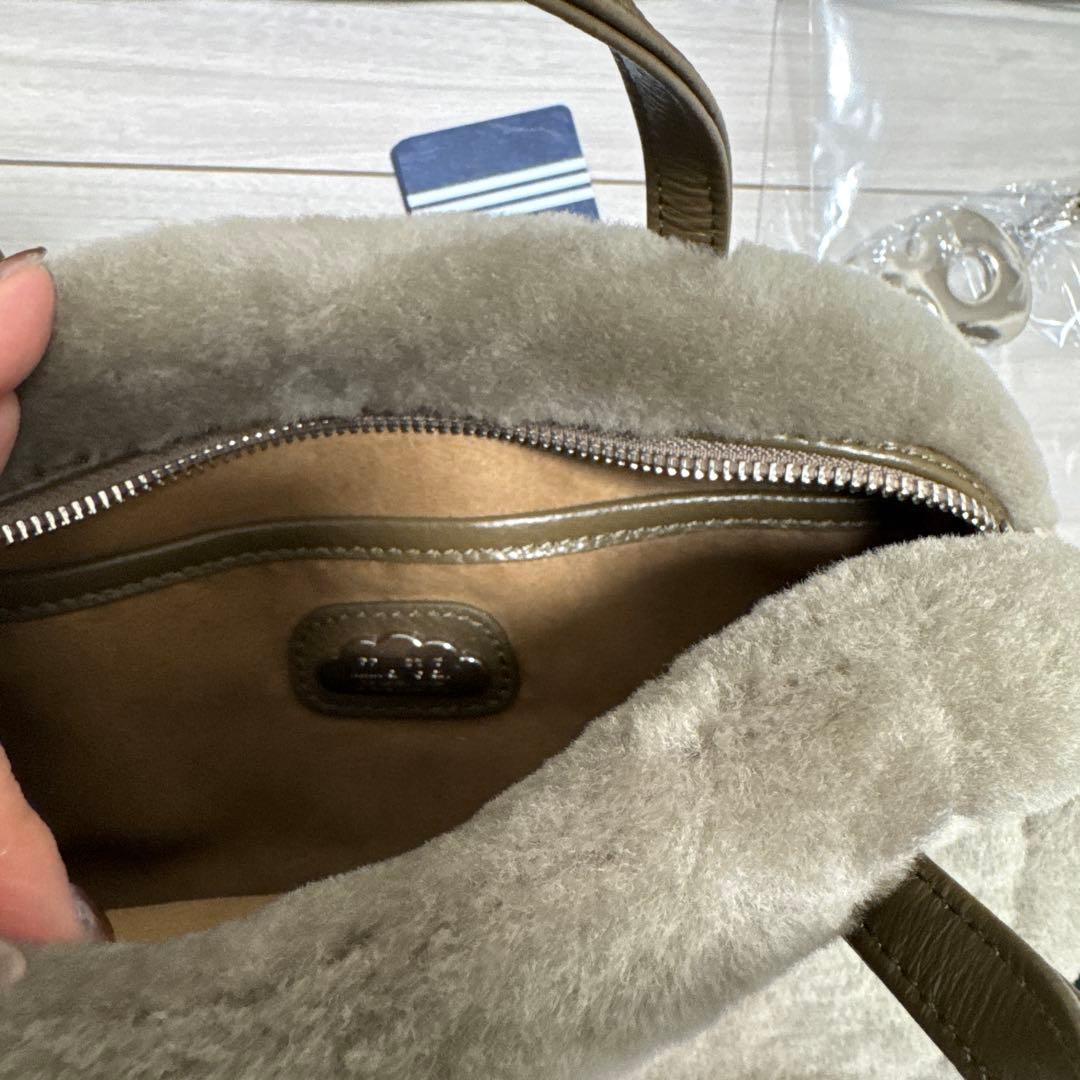 新品未使用　ムータ　ムートン　バッグ　muta レディース　バッグ　チャーム付き