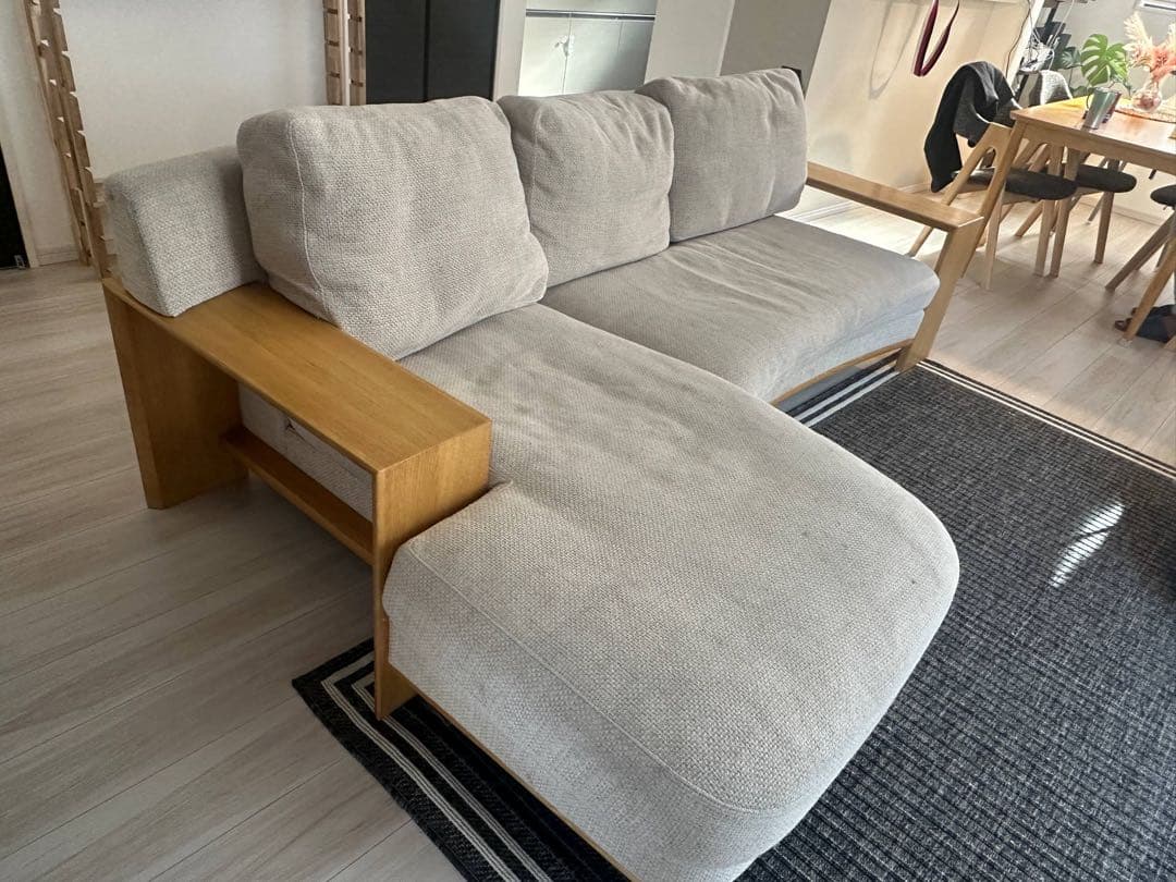 Karimoku カリモクベージュ コーナーソファ 木製アームレスト付き