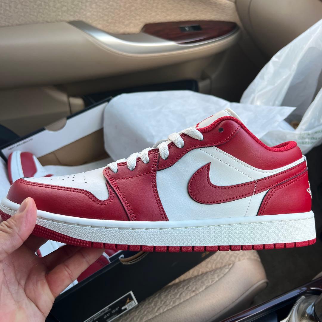 ジョーダン1ロー レッド