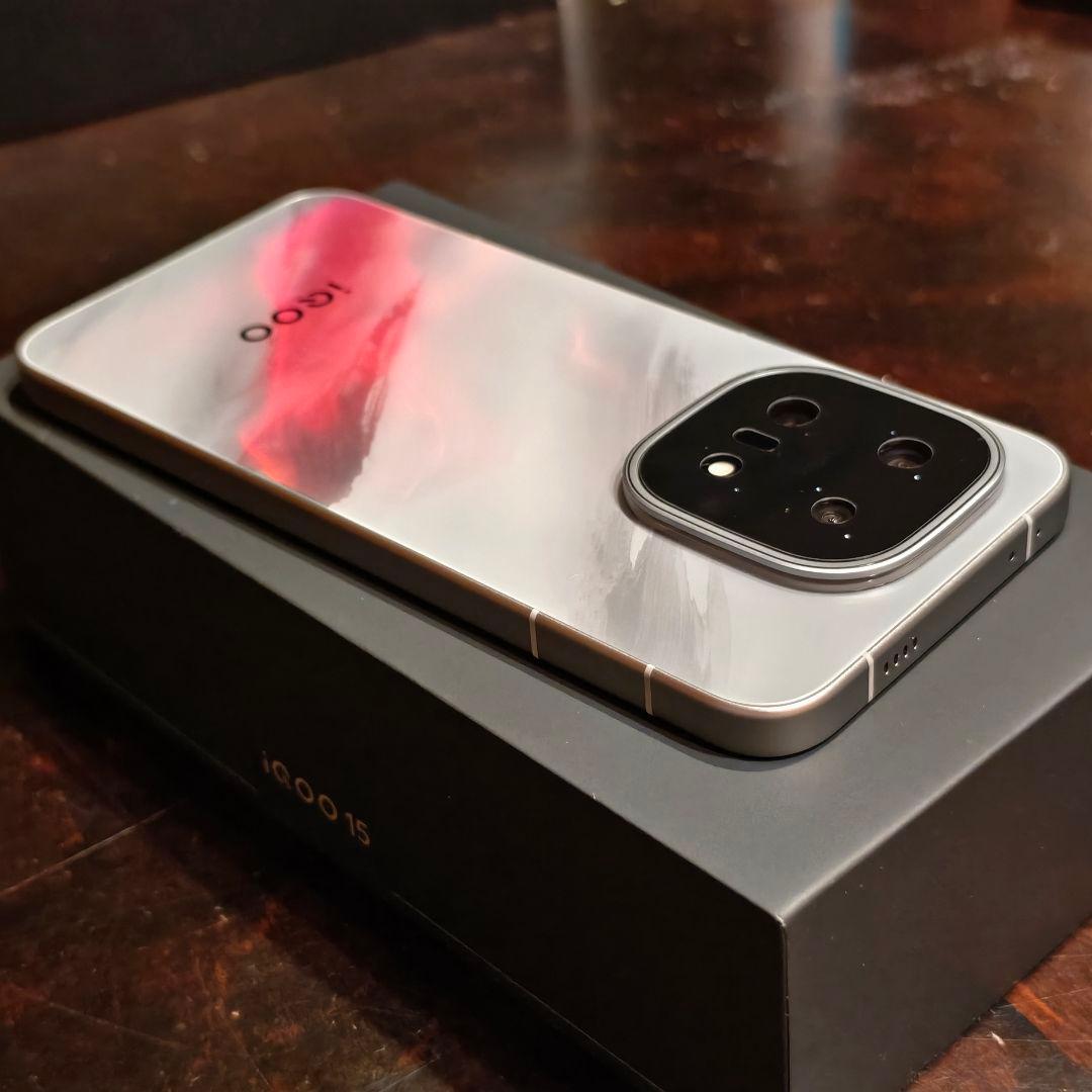 【ほぼ新品】vivo iQOO 15 12/256GB まともなケース2種付属